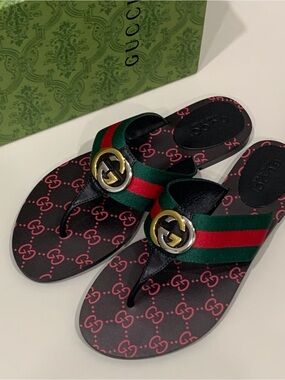 Gucci Black & Pink GG Logo Thong Sandals with Green and Red Web Strap